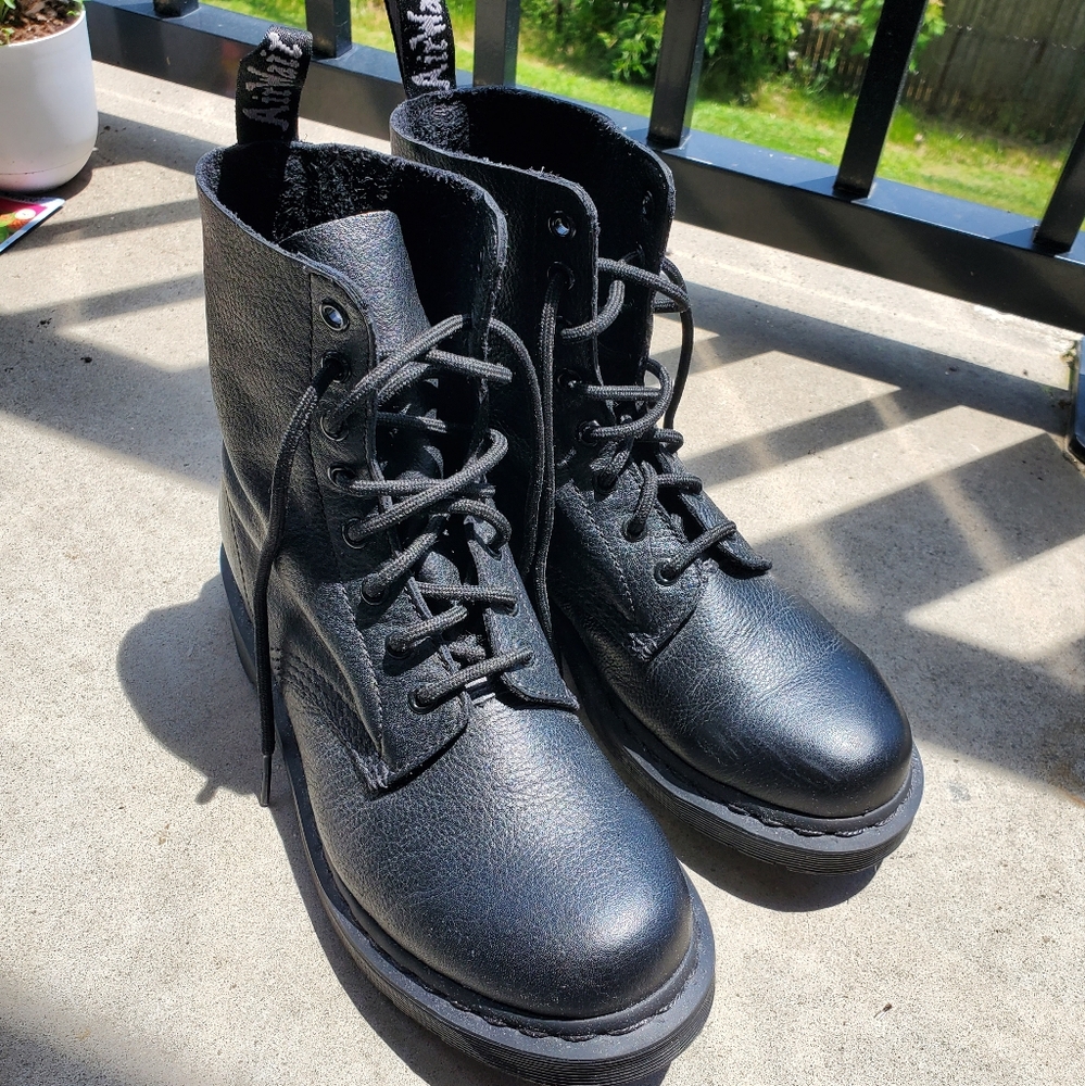 dr. martens mono black size 8